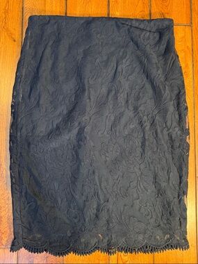 Ann Taylor Black Lace-Overlay Pencil Skirt sz. 10